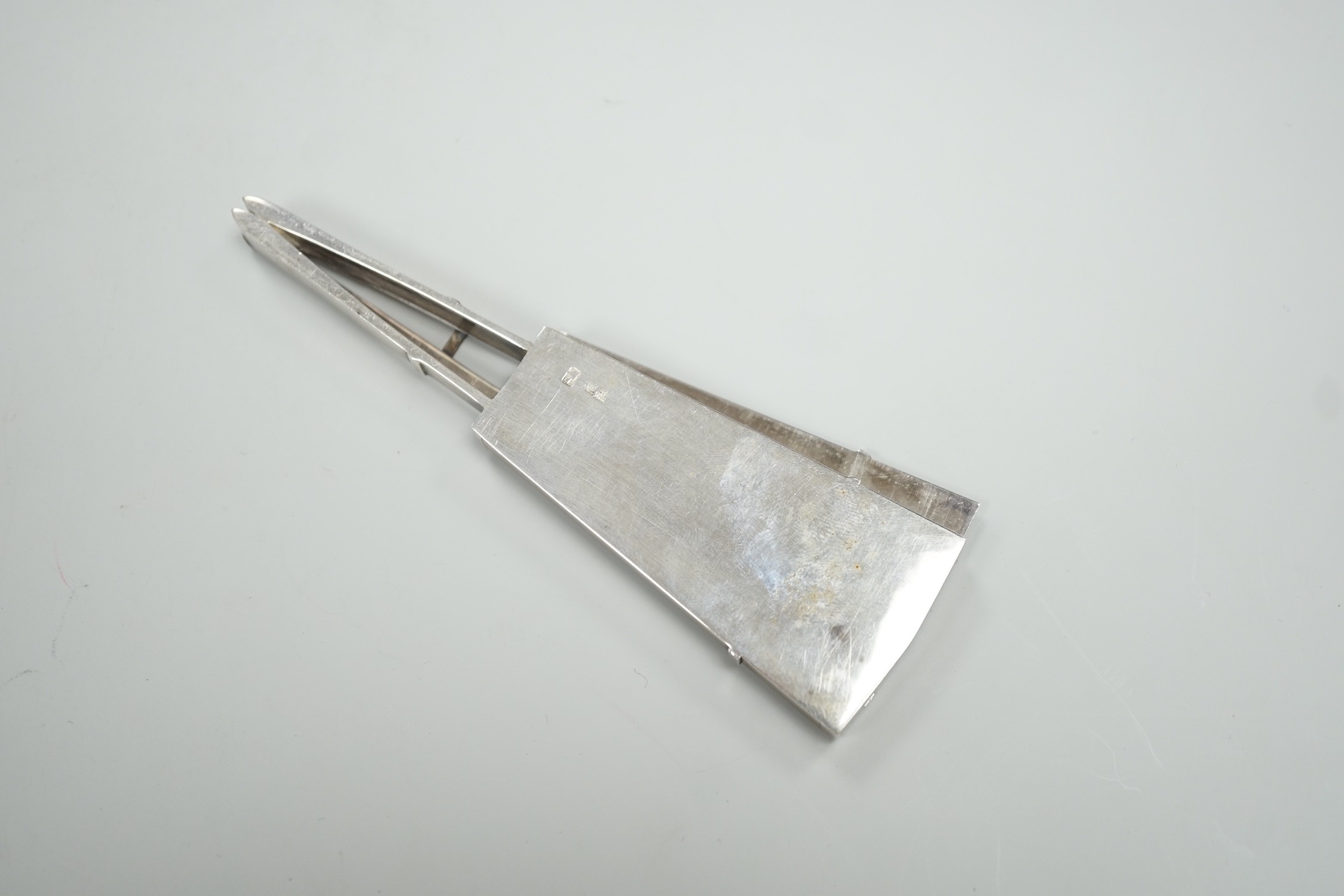 A 20th century Japanese white metal pill box, modelled as a fan with sliding panel, signed, 11.4cm.